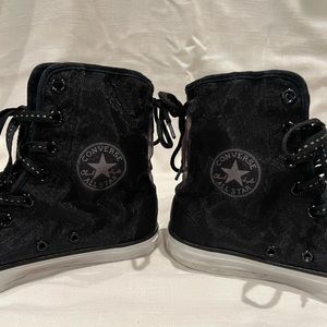Unique High top Chuck Taylor Converse All Stars - women 7